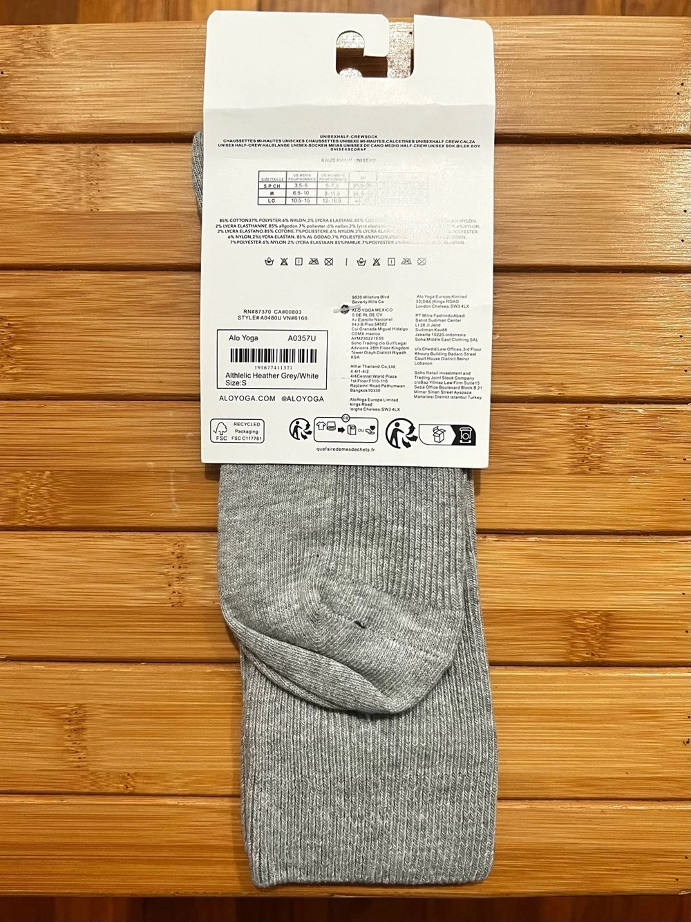 Alo Yoga Unisex Ribbed Logo Crew Socks S Gray Athleisure Casual Activewear
